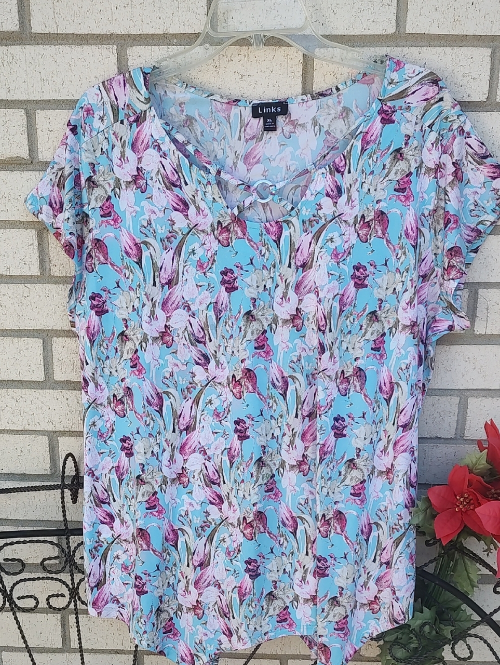 Link Pastel Blue Floral Short Sleeve Blouse with Ring Detail - Picture 4 of 9